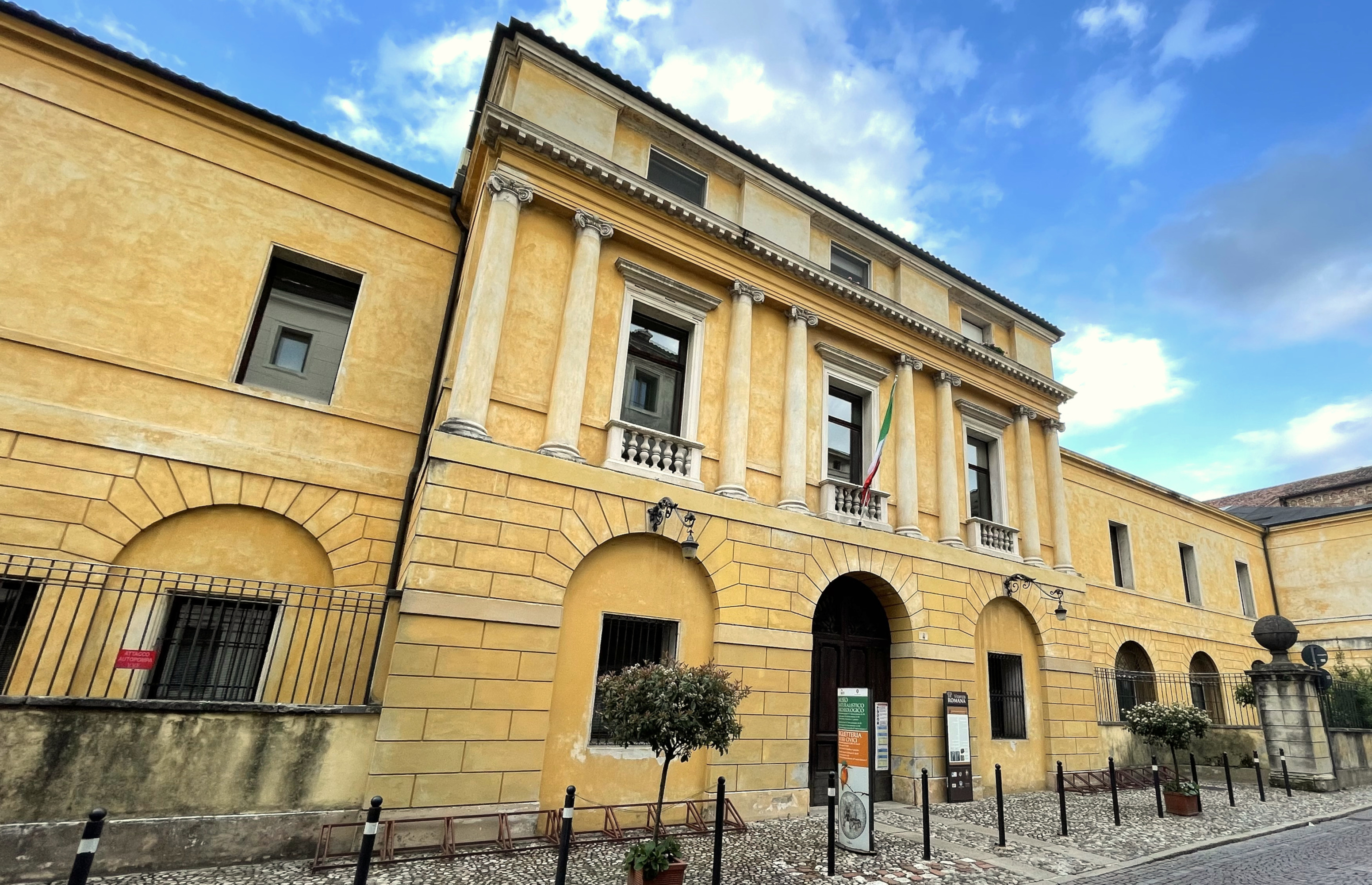 facciata del Museo Naturalistico Archeologico